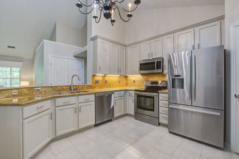 2154 Country Manor Dr, Mount Pleasant, SC 29466