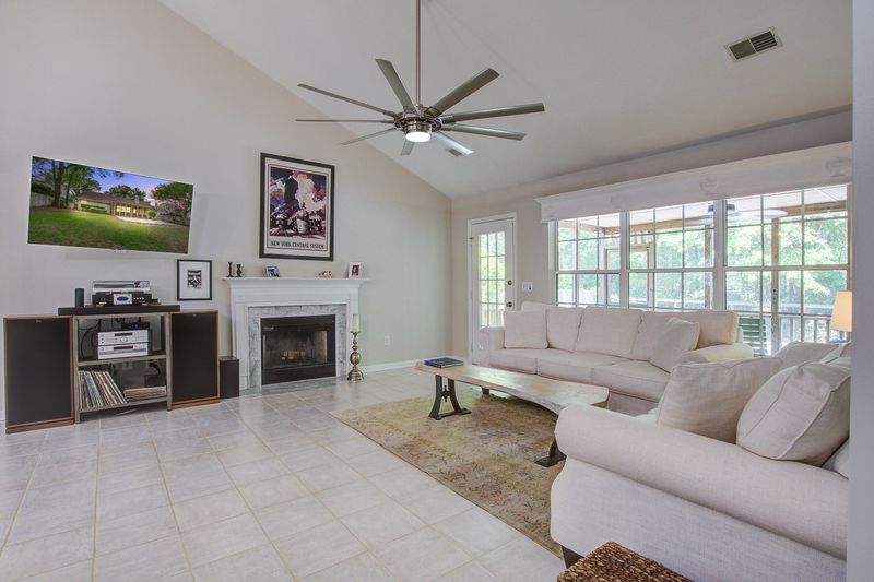 2154 Country Manor Dr, Mount Pleasant, SC 29466