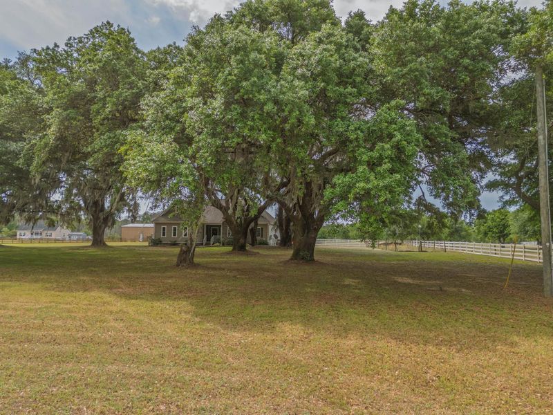 7875 Berry Manor Ln, Edisto Island, SC 29438