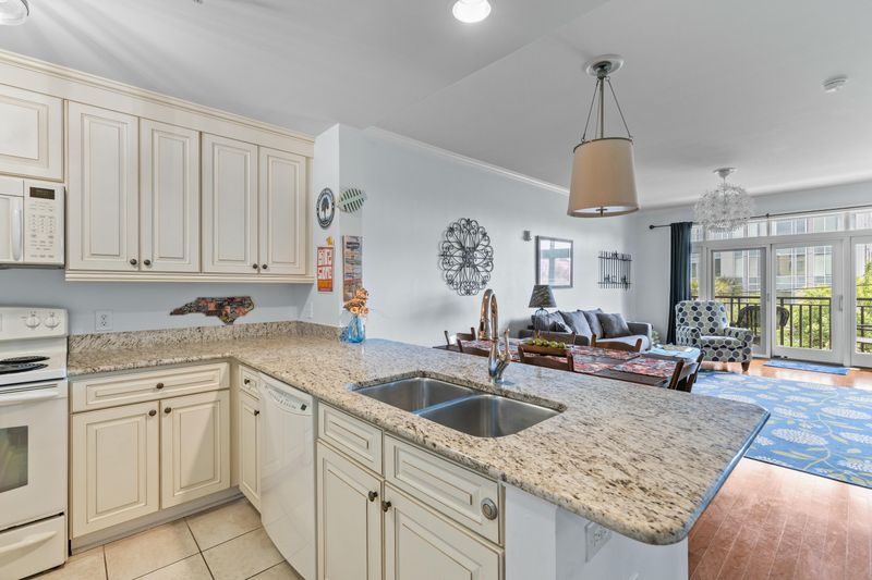 33 Calhoun St #123, Charleston, SC 29401