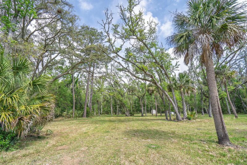 8286 Oyster Factory Rd, Edisto Island, SC 29438