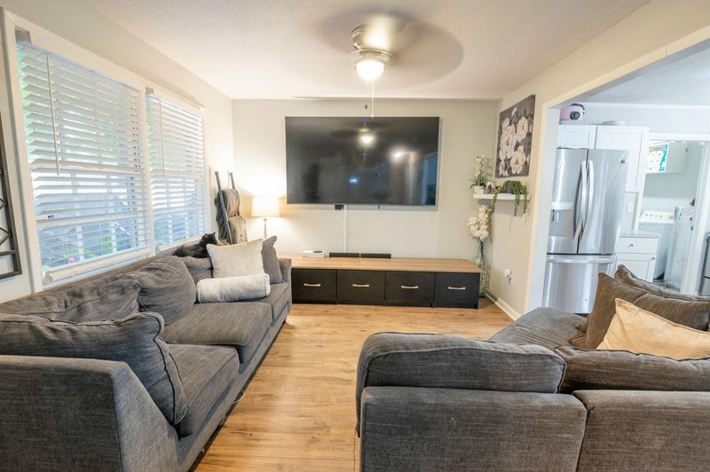 9887 Midview Dr, Ladson, SC 29456