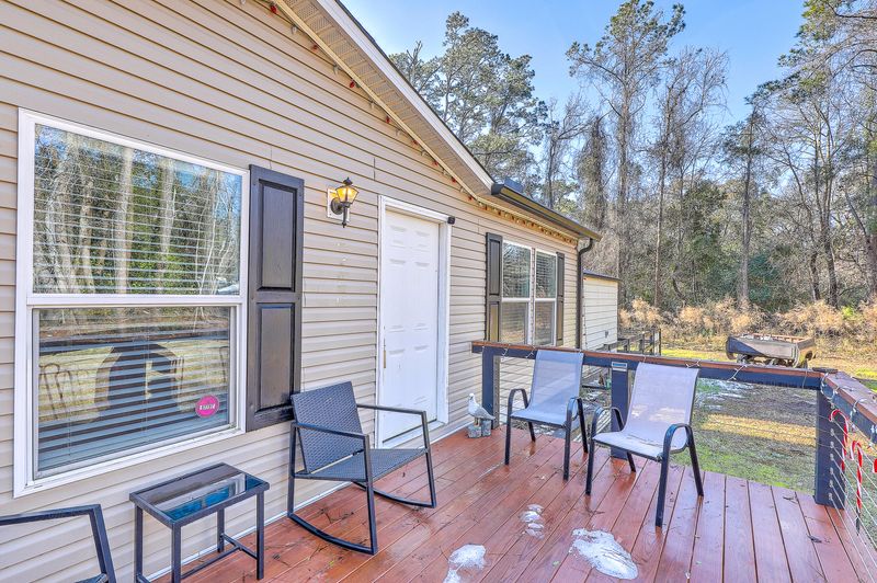 6739 Maybank Hw, Wadmalaw Island, SC 29487