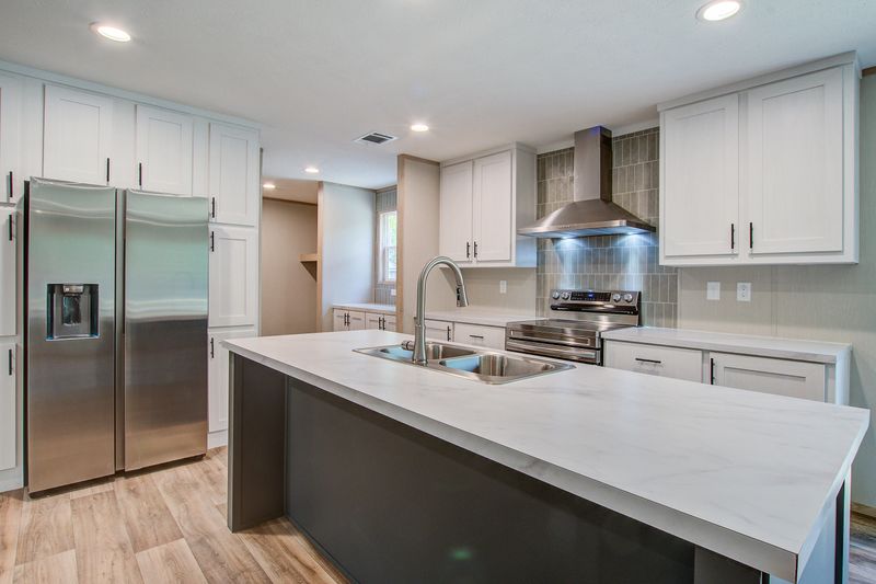 409 Peacock Ln, Summerville, SC 29483