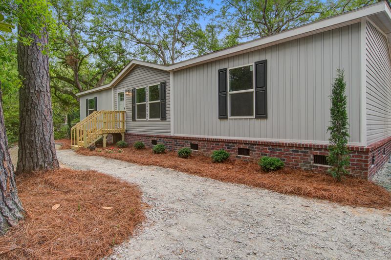 409 Peacock Ln, Summerville, SC 29483