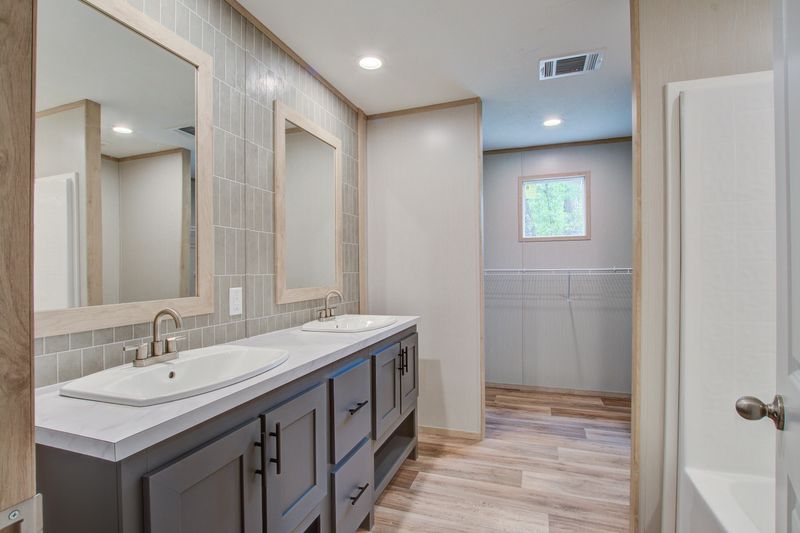 409 Peacock Ln, Summerville, SC 29483