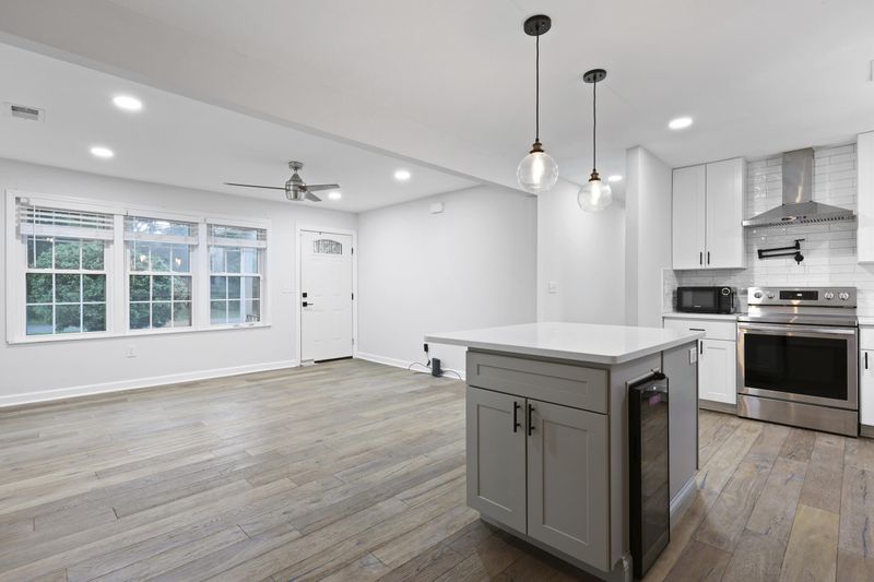1105 Crull Dr, Charleston, SC 29407