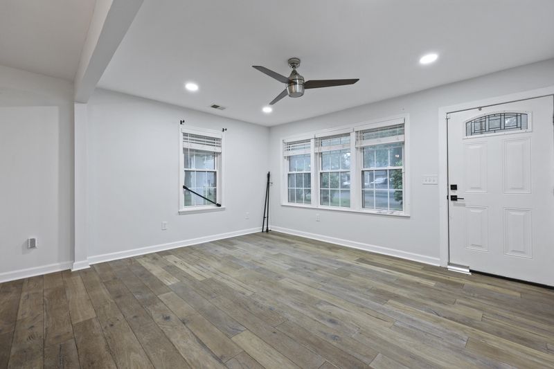 1105 Crull Dr, Charleston, SC 29407