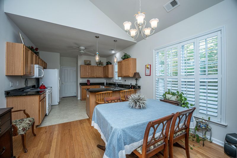 320 Foxglove Ave, Summerville, SC 29483