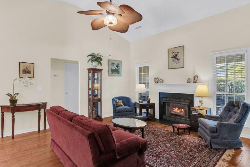 1725 Henley Ln, Charleston, SC 29412