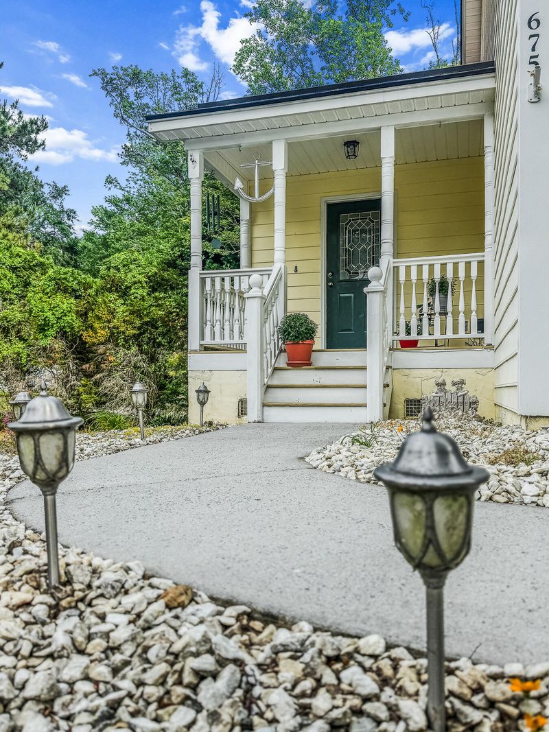675 Fair Spring Dr, Charleston, SC 29414