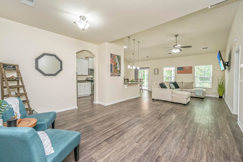 409 Carousel Ct, Summerville, SC 29483