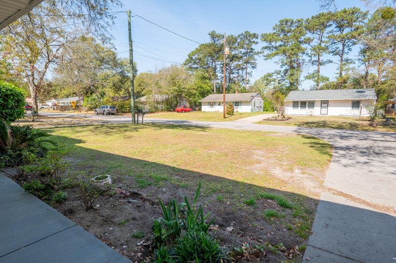 1230 Hawthorne Cir, Hanahan, SC 29410