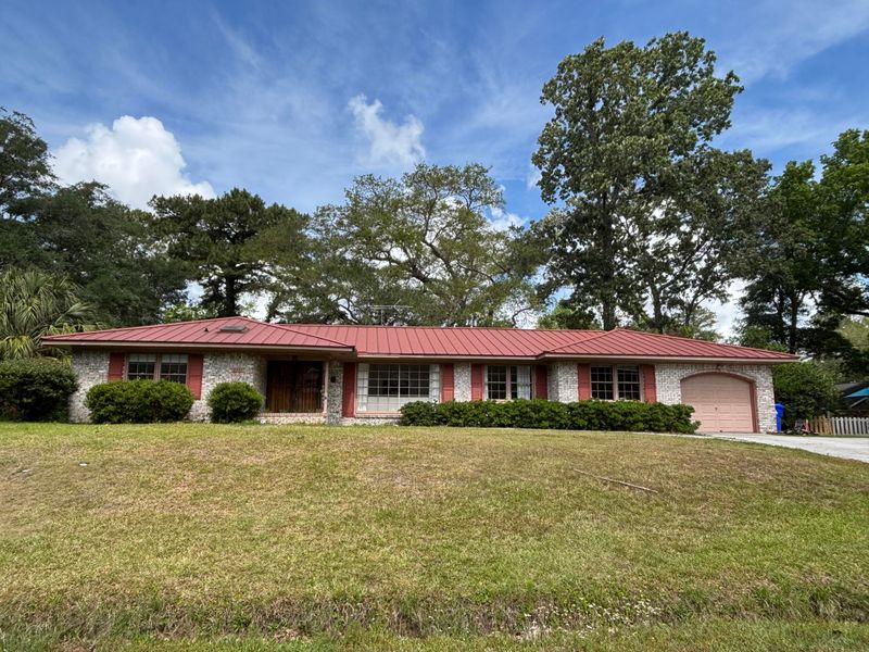 2331 Furman Dr, Charleston, SC 29414