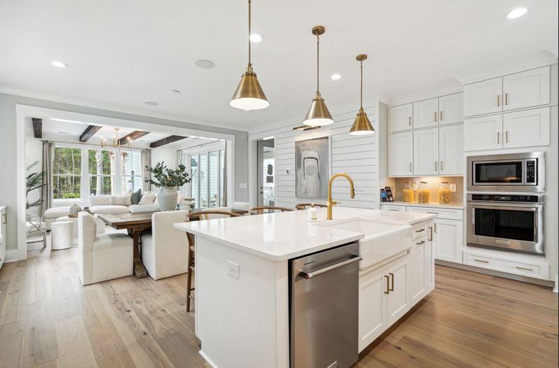 2048 Ten Point Dr, Charleston, SC 29492