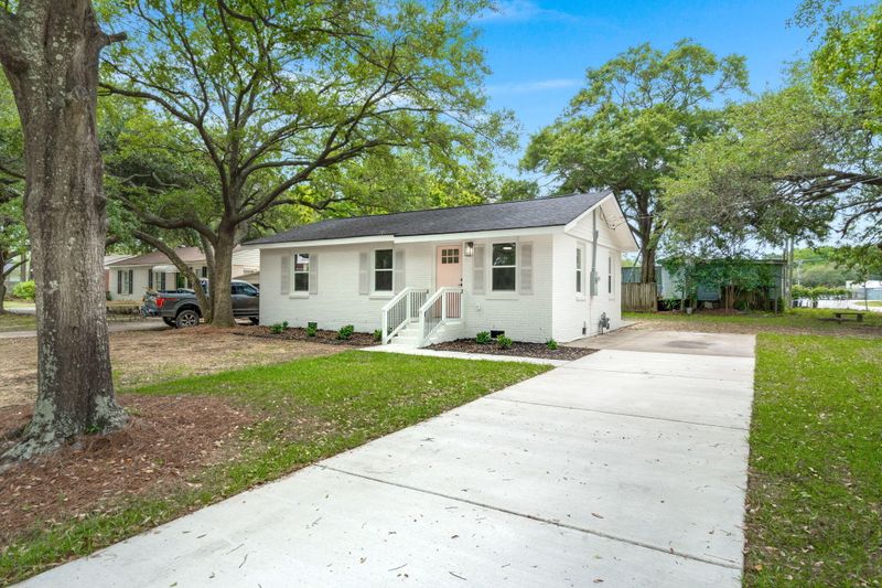 1109 Hillside Dr, Charleston, SC 29407