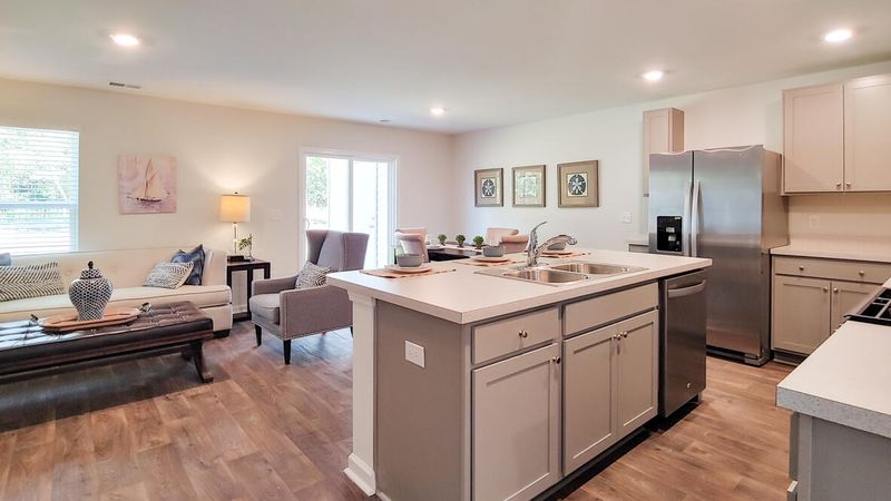 559 Gahagan Rd, Summerville, SC 29486