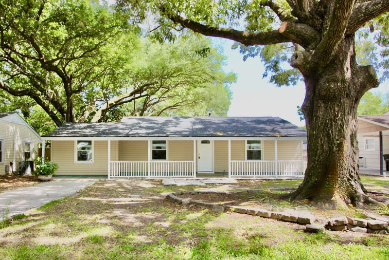 1232 Hawthorne Cir, Hanahan, SC 29410