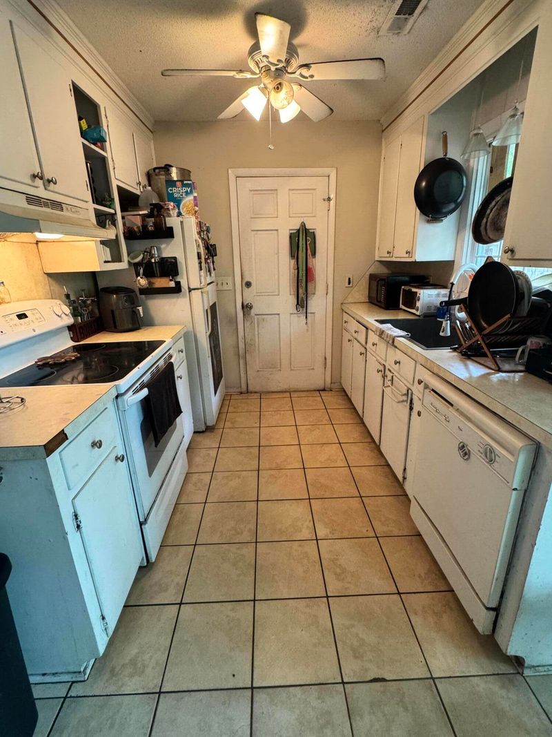 1340 Ashley Hall Rd, Charleston, SC 29407