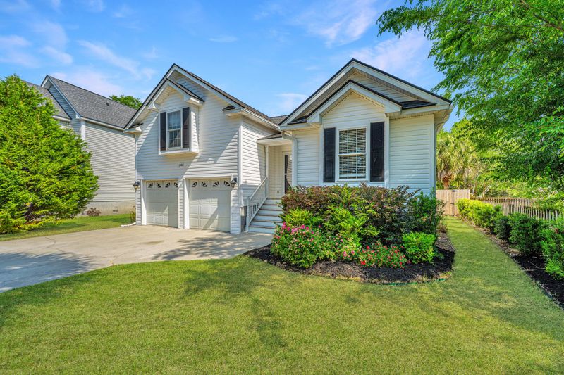 1582 Ocean Neighbors Blvd, Charleston, SC 29412