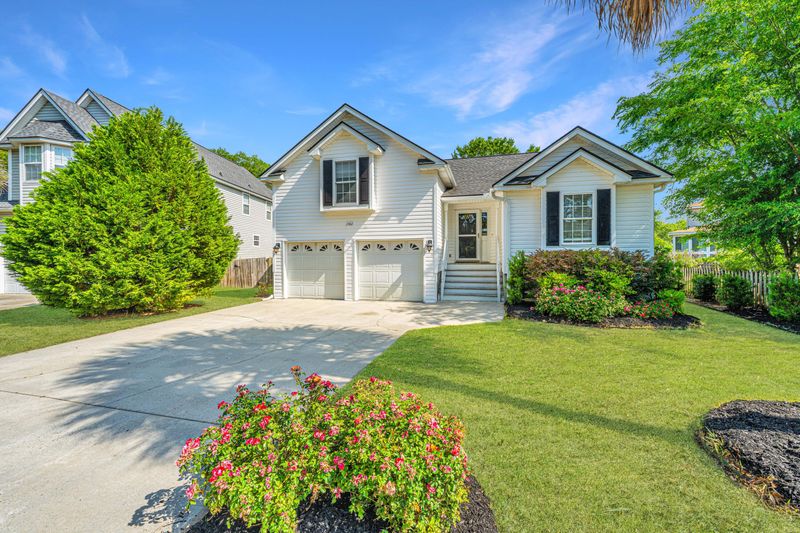 1582 Ocean Neighbors Blvd, Charleston, SC 29412