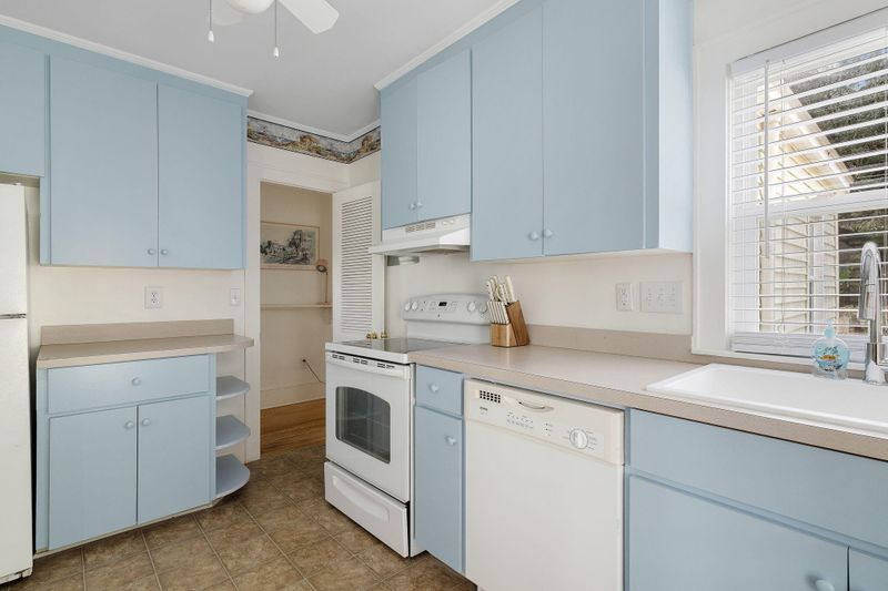 2128 Golfview Dr, Charleston, SC 29412