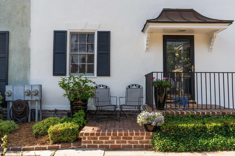 166 12 Queen St, Charleston, SC 29401