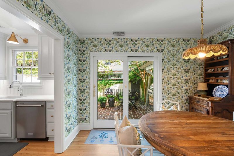 166 12 Queen St, Charleston, SC 29401