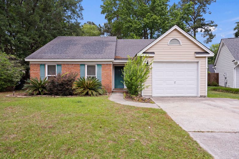 111 Macfarren Ln, Summerville, SC 29485
