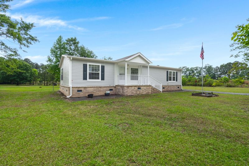 1533 Cooper Store Rd, Moncks Corner, SC 29461