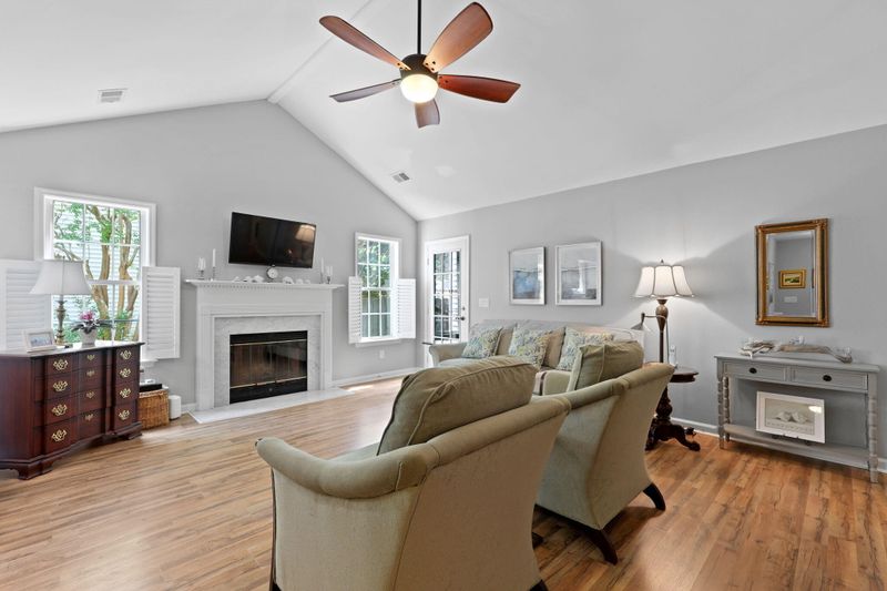 1048 Wayfarer Ln, Charleston, SC 29412
