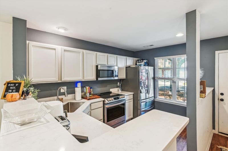 525 Tayrn Dr, Wando, SC 29492