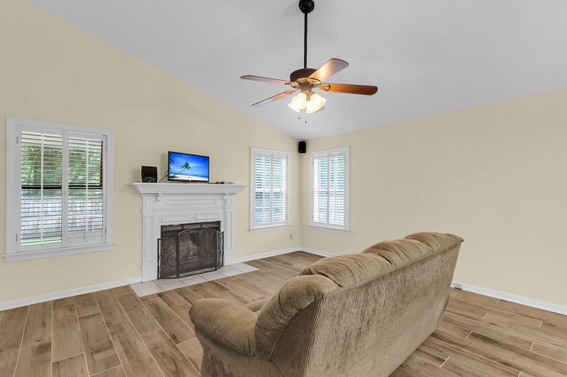 1060 Oakcrest Dr, Charleston, SC 29412