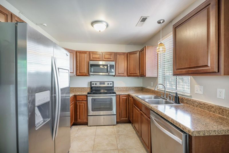 2418 Castlereagh Rd, Charleston, SC 29414