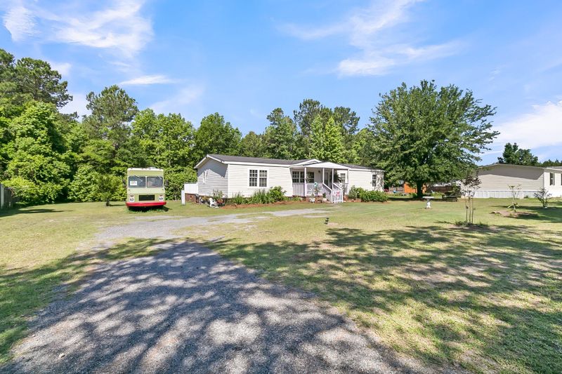 454 Pooshee Plantation Way, Bonneau, SC 29431