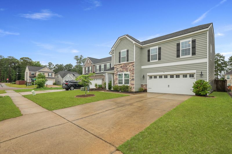 700 Silver Moss Dr, Moncks Corner, SC 29461