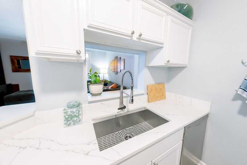 45 Sycamore Ave #611, Charleston, SC 29407