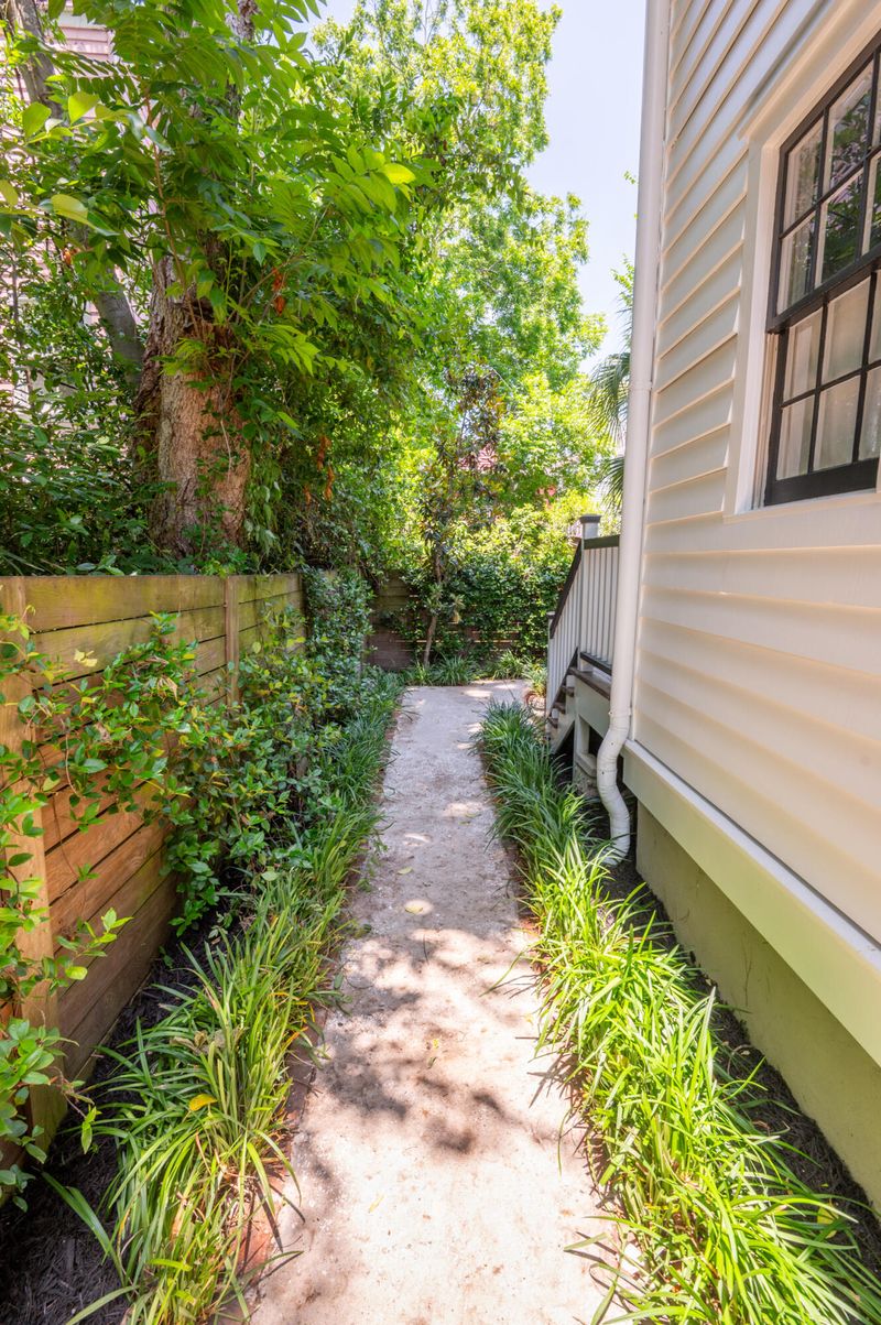 50 South St, Charleston, SC 29403