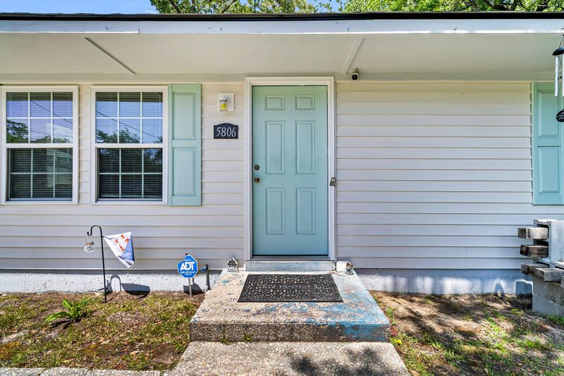 5806 Robinhood Dr, Hanahan, SC 29410