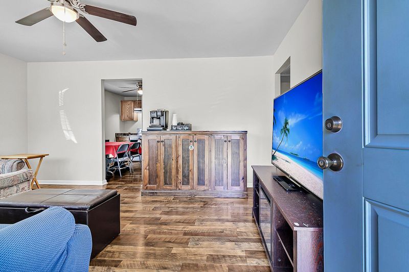 5806 Robinhood Dr, Hanahan, SC 29410