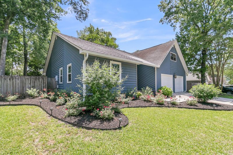 211 White Church Ln, Summerville, SC 29485