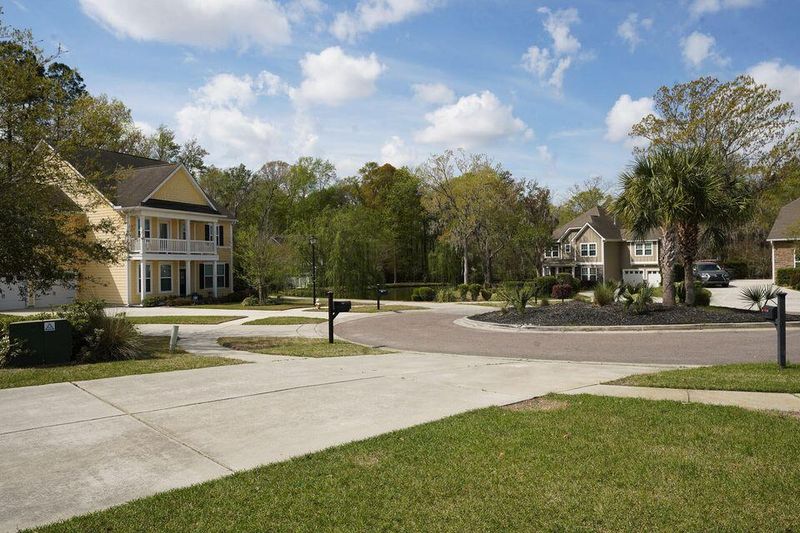 136 Stagecoach Ln, Summerville, SC 29483
