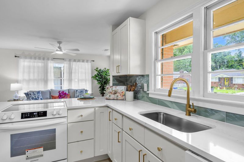 5172 Sterrett St, North Charleston, SC 29405
