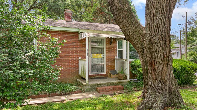 1549 N Avalon Cir, Charleston, SC 29407