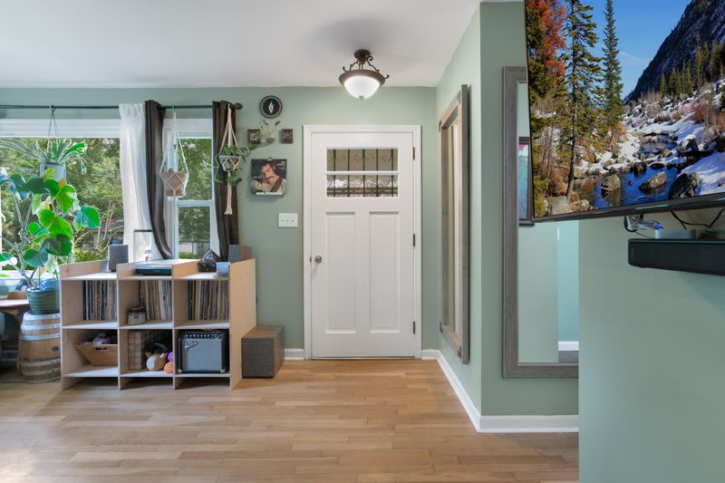 1549 N Avalon Cir, Charleston, SC 29407