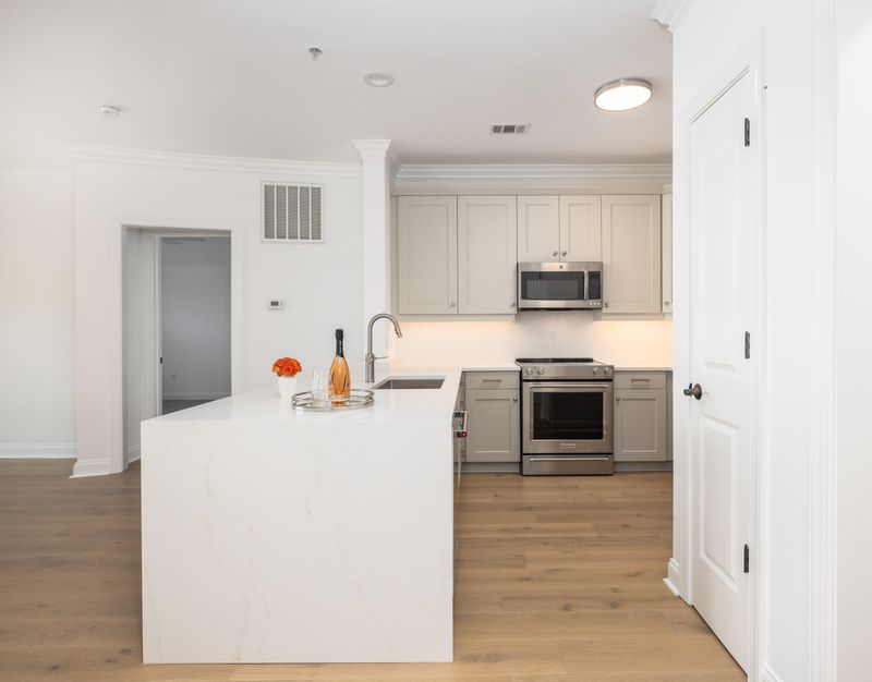 21 George St #206, Charleston, SC 29401