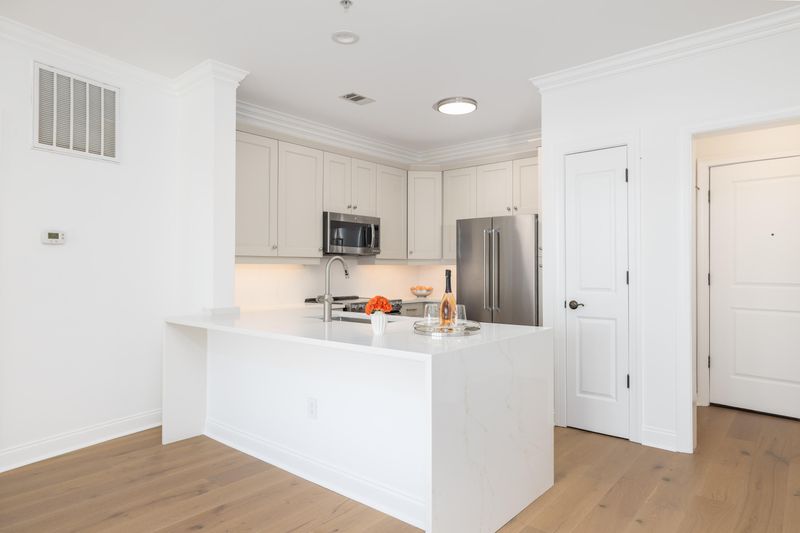 21 George St #206, Charleston, SC 29401