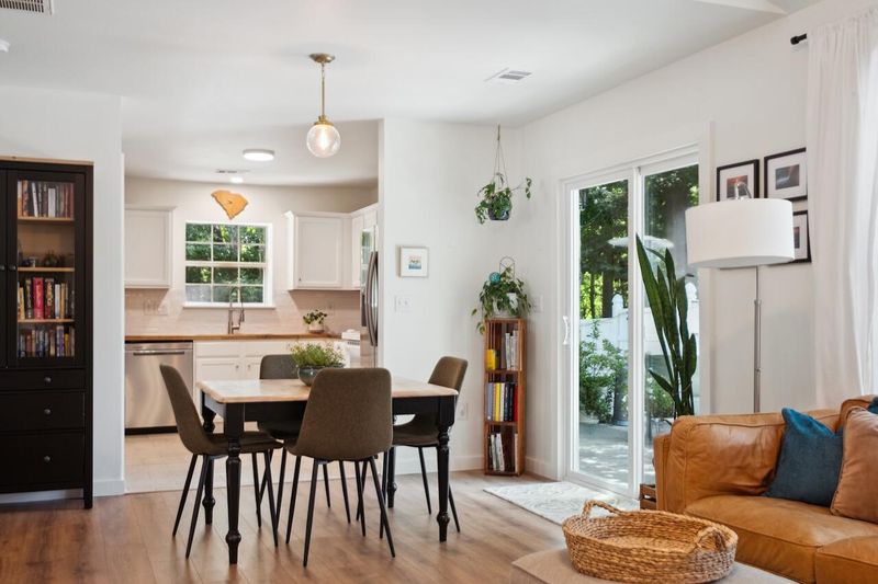 1350 Water Edge Dr, Charleston, SC 29492