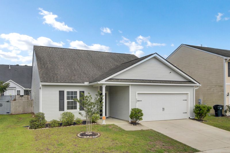 121 Ancestry Ln, Moncks Corner, SC 29461