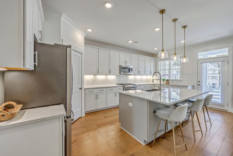 320 Laurens View Ln, Charleston, SC 29492